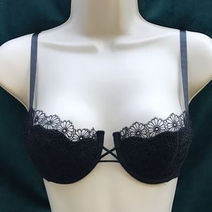 RARE Victorias Secret Very Sexy Pushup wo Padding